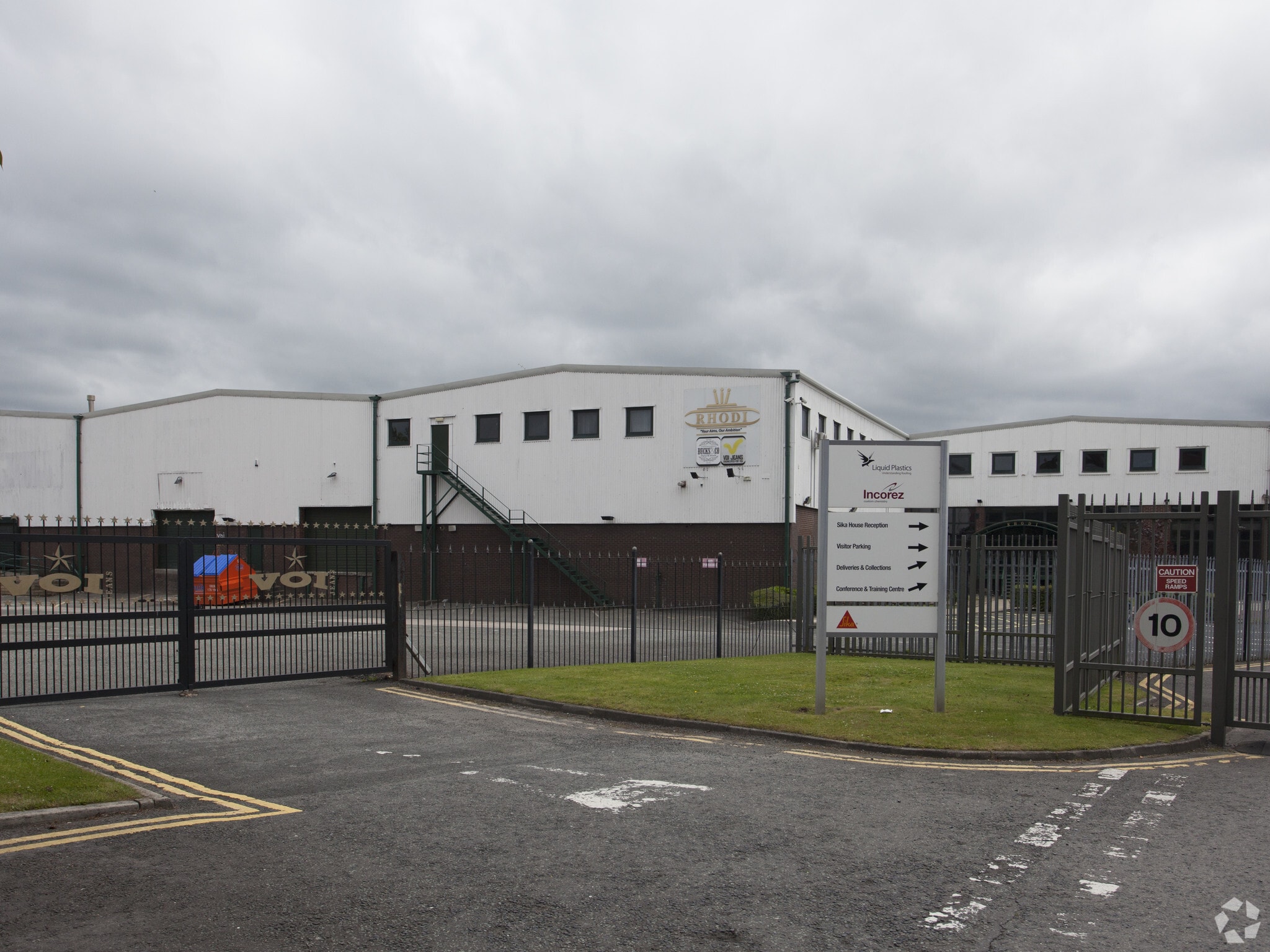 Miller St, Preston to rent Primary Photo- Image 1 of 4