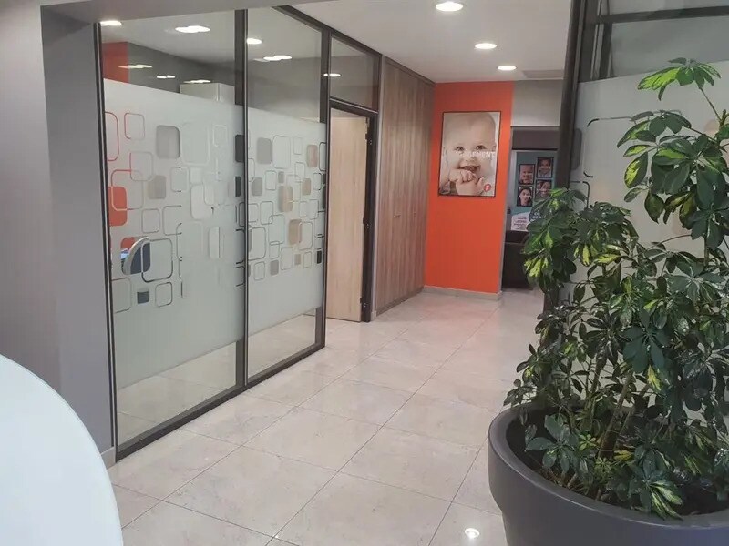 Retail in Villejuif for sale Interior Photo- Image 1 of 5