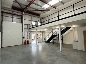 3-11 Embankment Way, Ringwood to rent Interior Photo- Image 2 of 3