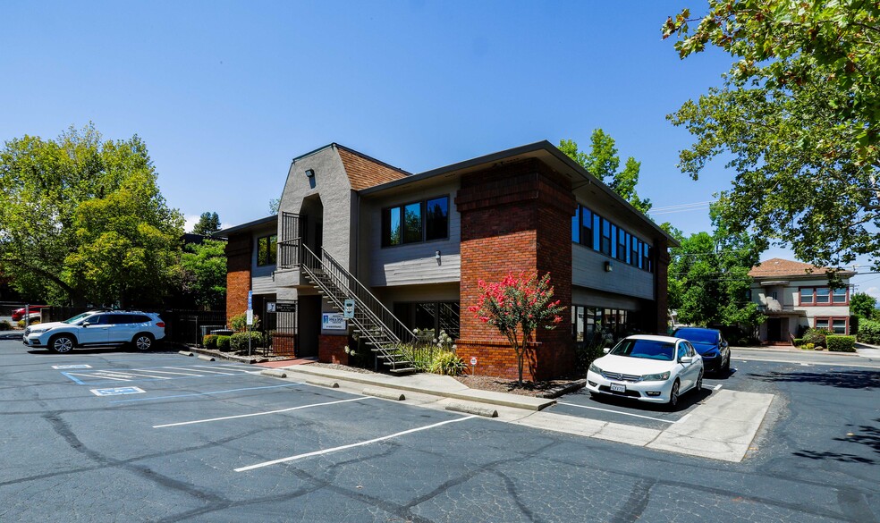 1945 Shasta St, Redding, CA for rent - Building Photo - Image 1 of 11