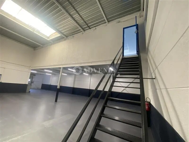 Light Industrial in Orly to rent Interior Photo- Image 1 of 11