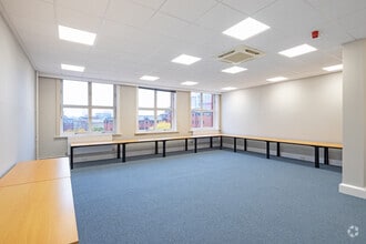 Hanover Walk, Leeds for rent Interior Photo- Image 2 of 4