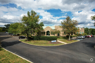 880-888 Town Center Dr, Langhorne, PA for sale Primary Photo- Image 1 of 1