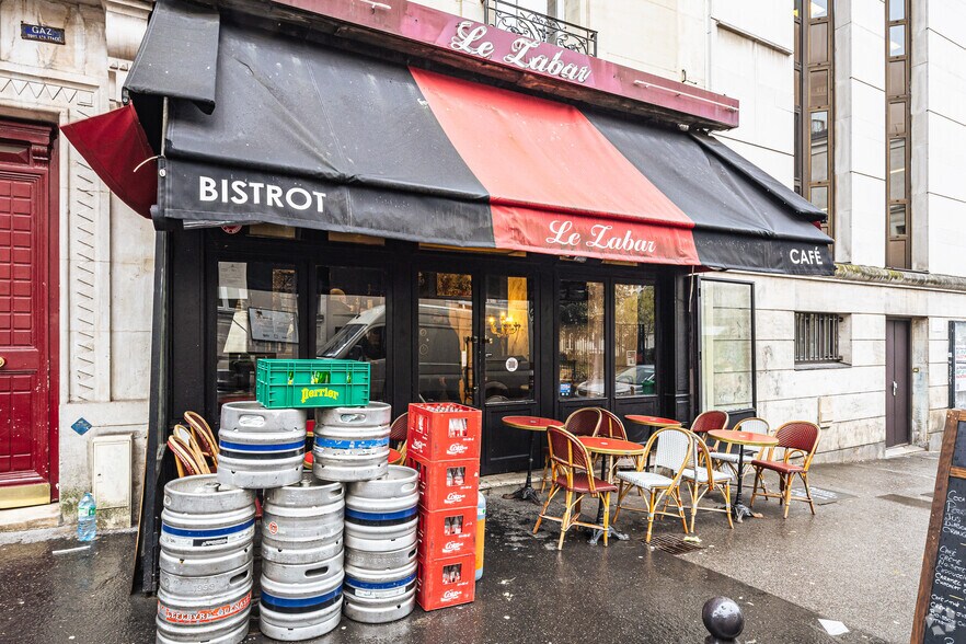 Retail in Paris to rent - Building Photo - Image 3 of 4