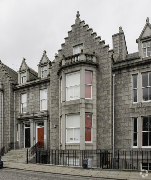 17 Rubislaw Ter, Aberdeen for rent - Primary Photo - Image 1 of 4