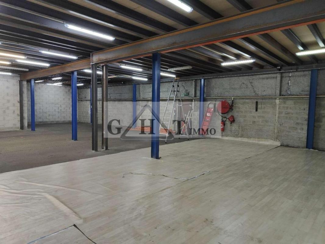 Industrial in La Courneuve to rent Interior Photo- Image 1 of 6