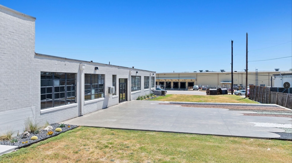 211 E Alpine Rd, Austin, TX to rent - Building Photo - Image 3 of 10