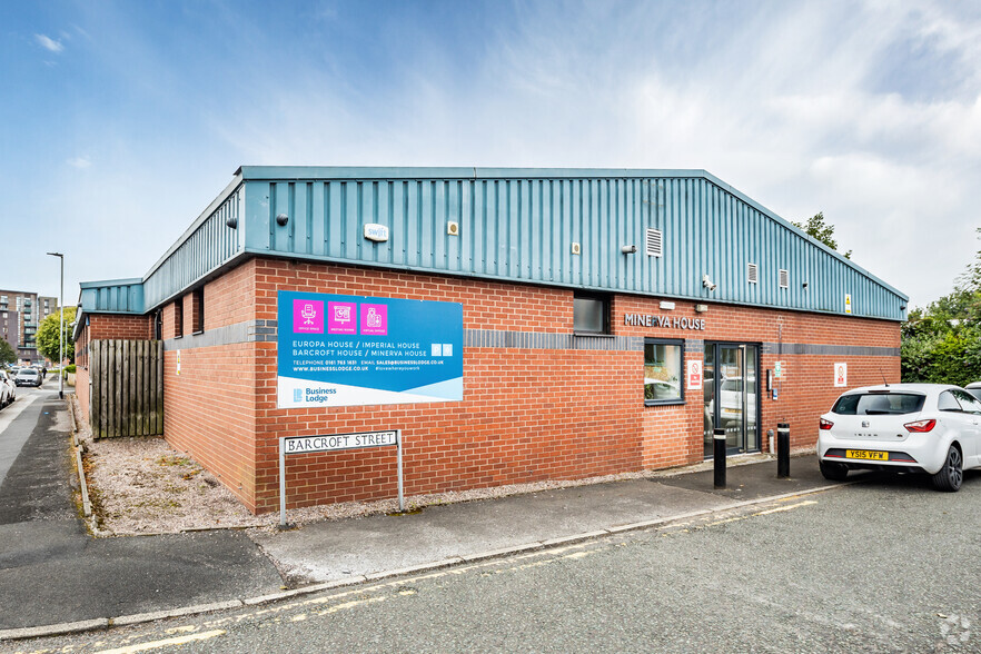 63-77 Hornby St, Bury to rent - Primary Photo - Image 1 of 3