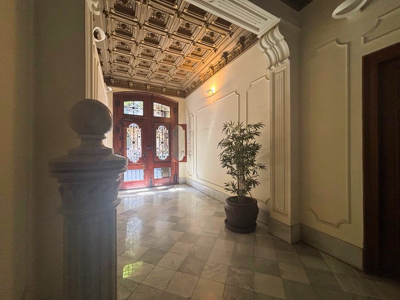 Office in Barcelona, Barcelona to rent - Interior Photo - Image 1 of 6