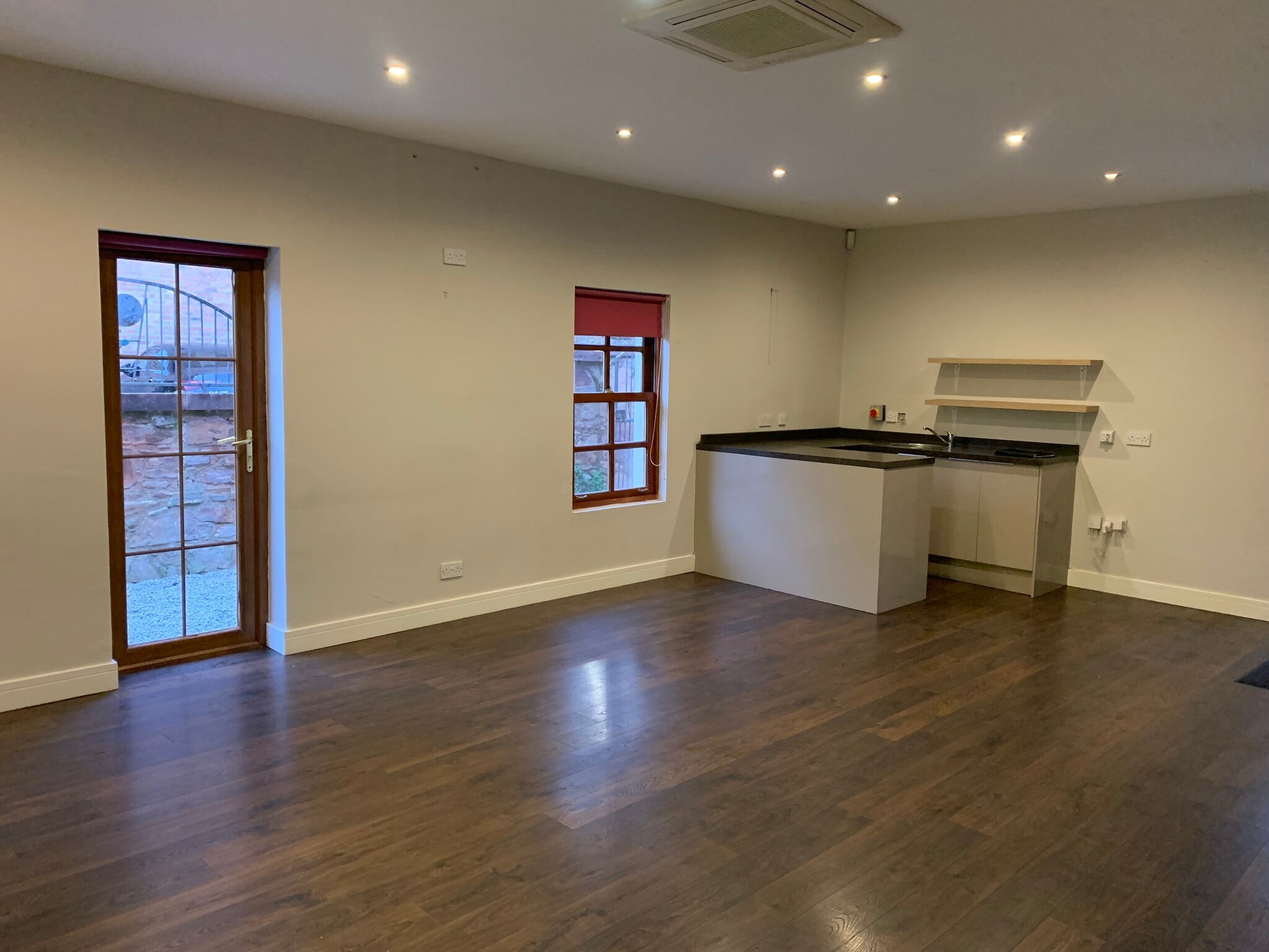 55 Alloway St, Ayr to rent Interior Photo- Image 1 of 3