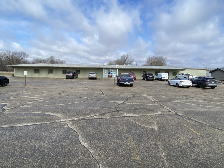 210 20th South St, New Ulm, MN for rent - Building Photo - Image 3 of 14