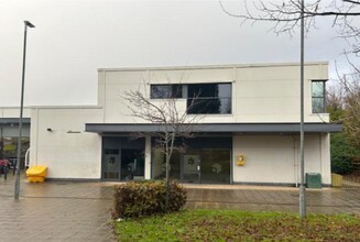 Draybank Rd, Altrincham to rent Building Photo- Image 1 of 2