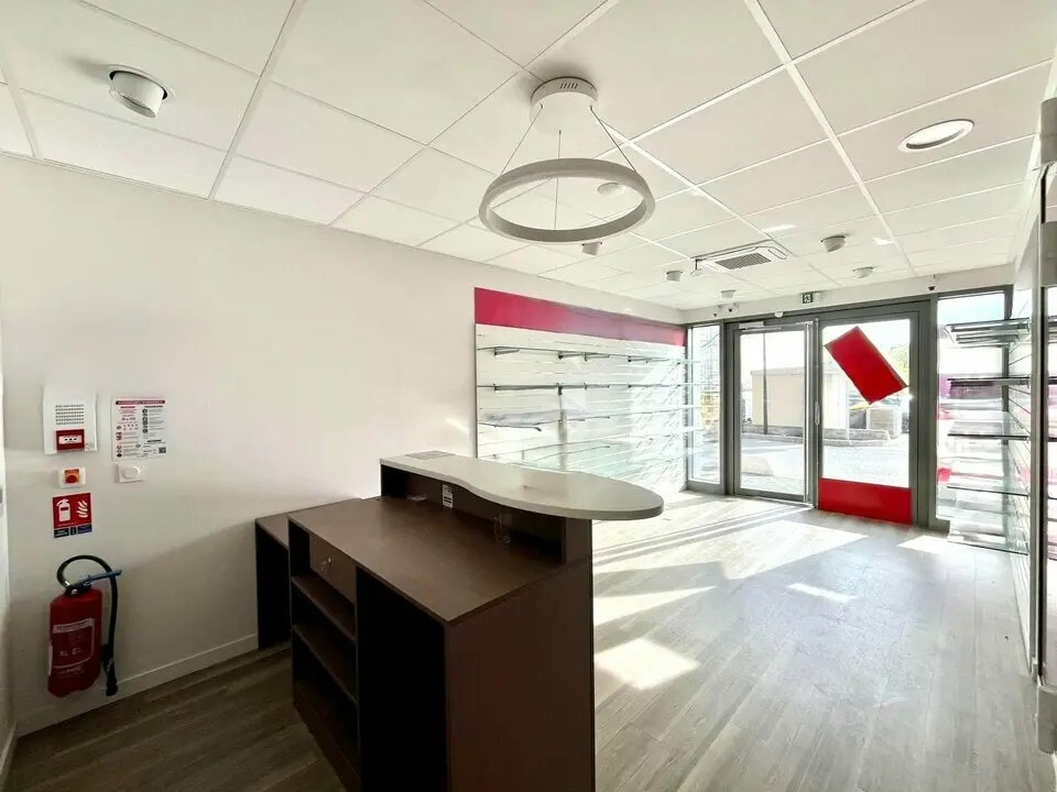 Location Commerce 110 m² - Photo 1