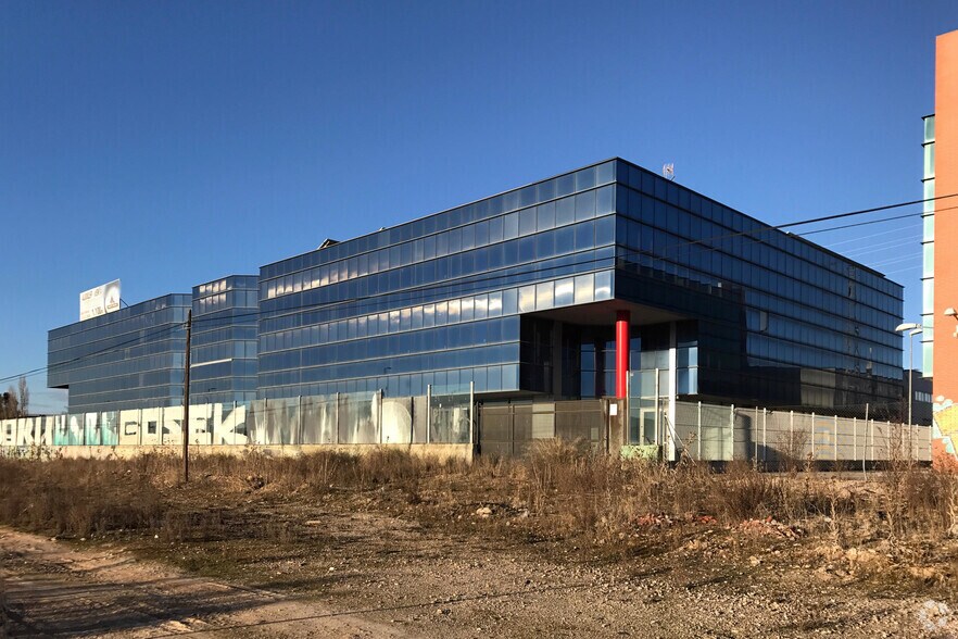 Calle Francisco Medina Mendoza, 41, Cabanillas del Campo, Guadalajara for sale - Primary Photo - Image 1 of 14