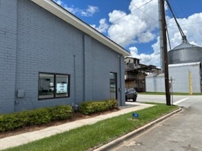 32 Houston St, Hawkinsville, GA for rent Building Photo- Image 1 of 10