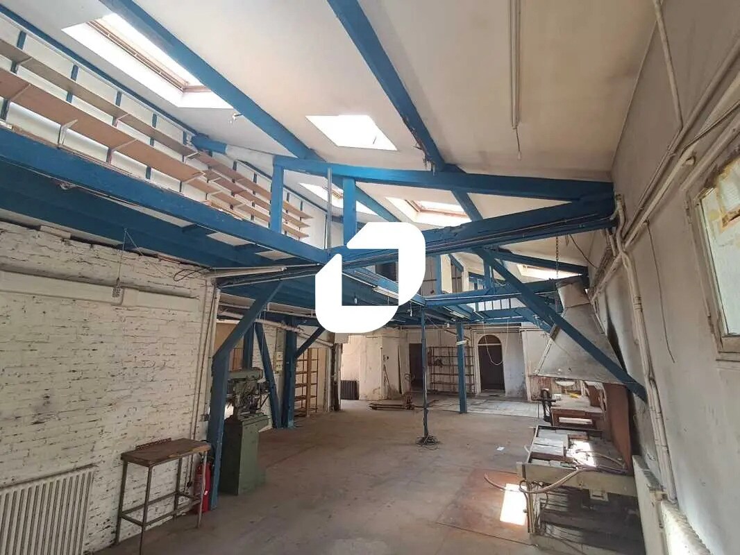 Light Industrial in Montrouge to rent Interior Photo- Image 1 of 15