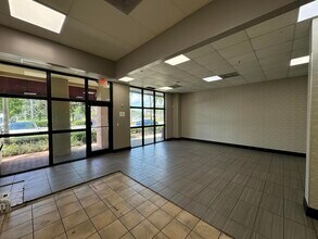 4900 S University Dr, Davie, FL for rent Interior Photo- Image 2 of 3