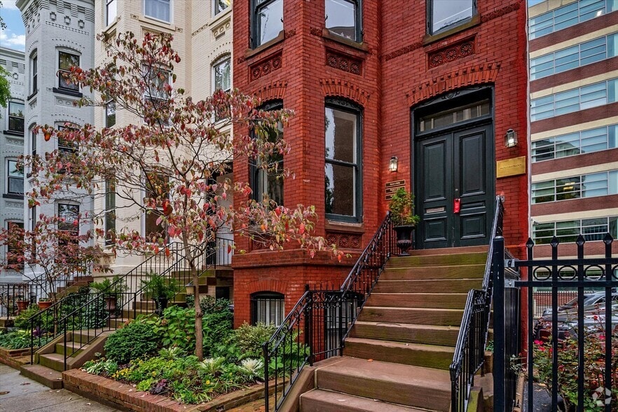 Dupont Circle Victorian Rowhouse Offices portfolio of 2 properties for sale on LoopNet.co.uk - Building Photo - Image 3 of 53