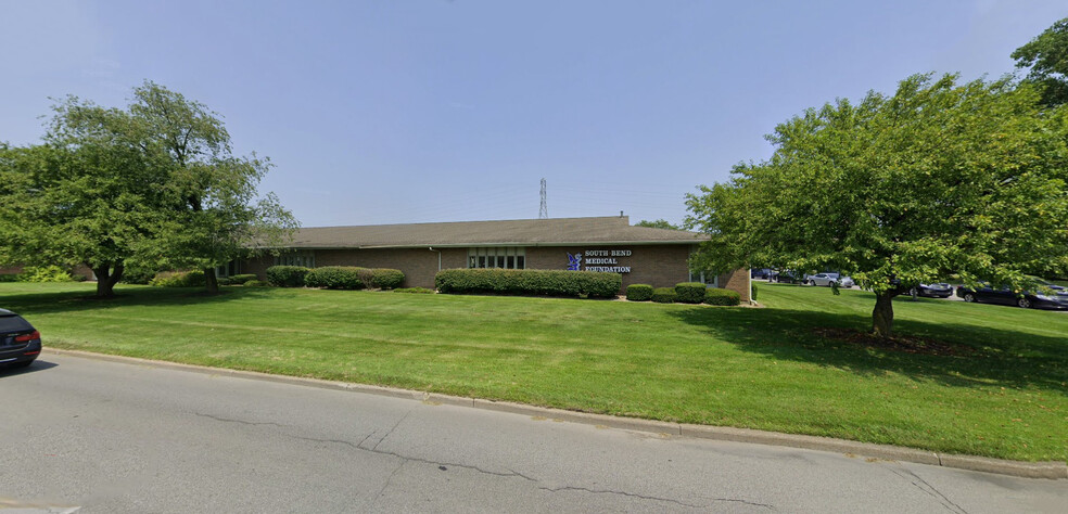 118 W Edison Rd, Mishawaka, IN for rent - Building Photo - Image 1 of 13