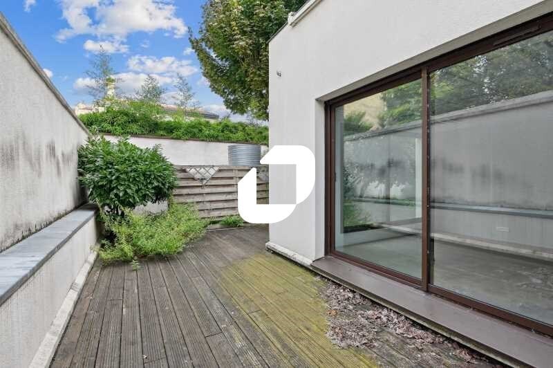 Office in Courbevoie to rent - Building Photo - Image 2 of 16
