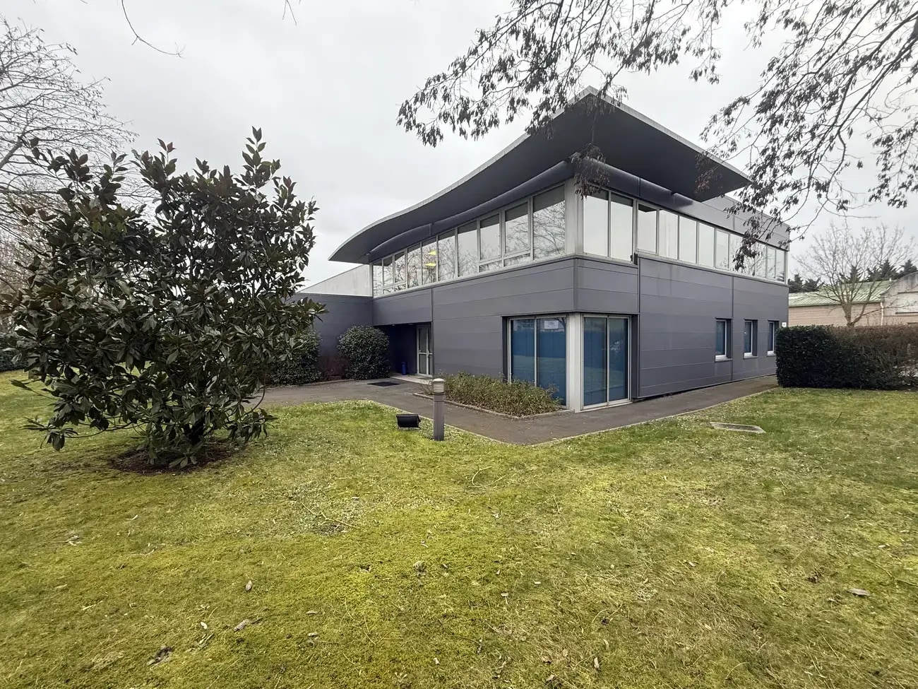 Light Industrial in Le Plessis-Bouchard for sale Building Photo- Image 1 of 15