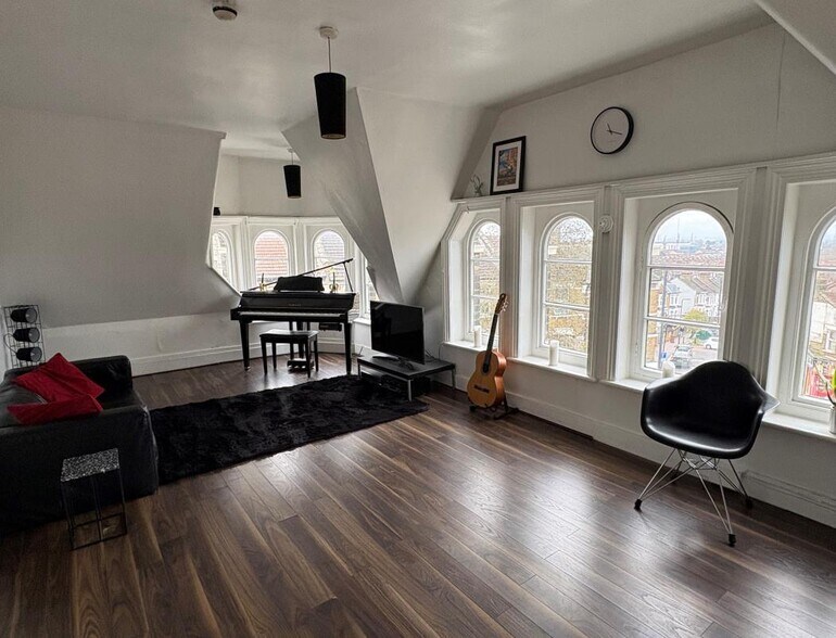 53 Hoe St, London for sale - Building Photo - Image 3 of 9