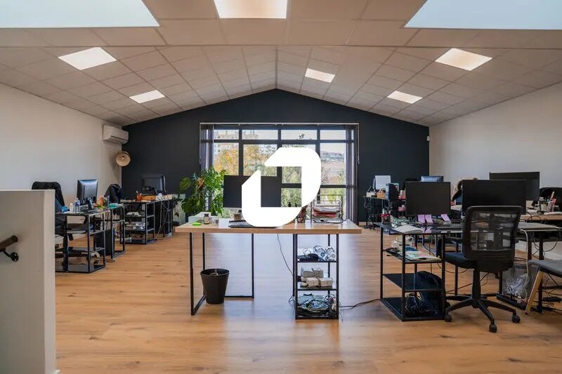 Office in Cenon to rent Interior Photo- Image 1 of 12