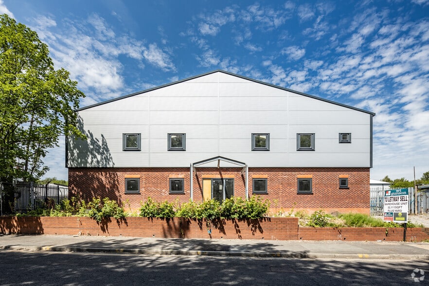 234 Briscoe Ln, Manchester for sale - Building Photo - Image 3 of 7