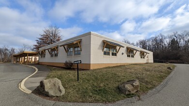 3800 Oakleaf Rd, Brentwood, PA for rent Building Photo- Image 1 of 17