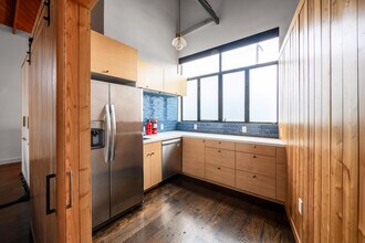 1041 Abbot Kinney Blvd, Venice, CA to rent Interior Photo- Image 2 of 6