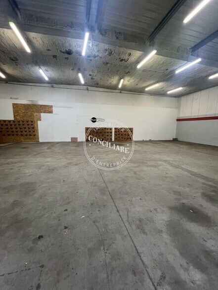 49 Route De Paris, Aucamville to rent - Interior Photo - Image 2 of 5