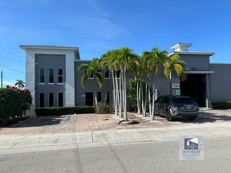 2724 Shawnee Ave, West Palm Beach, FL for rent - Building Photo - Image 2 of 8