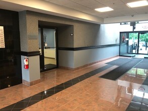 322 Route 46, Parsippany, NJ for rent Lobby- Image 1 of 4