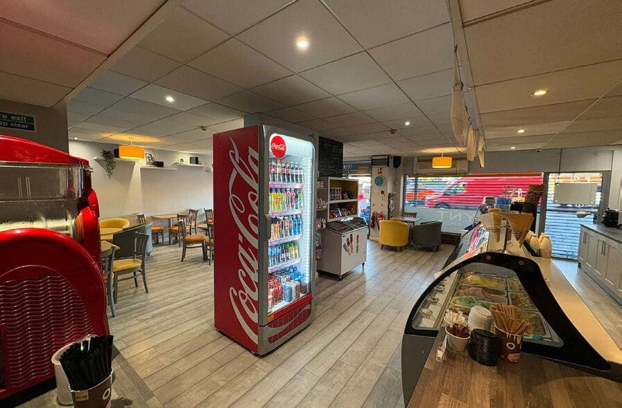 94 Scarva St, Banbridge to rent - Interior Photo - Image 2 of 3