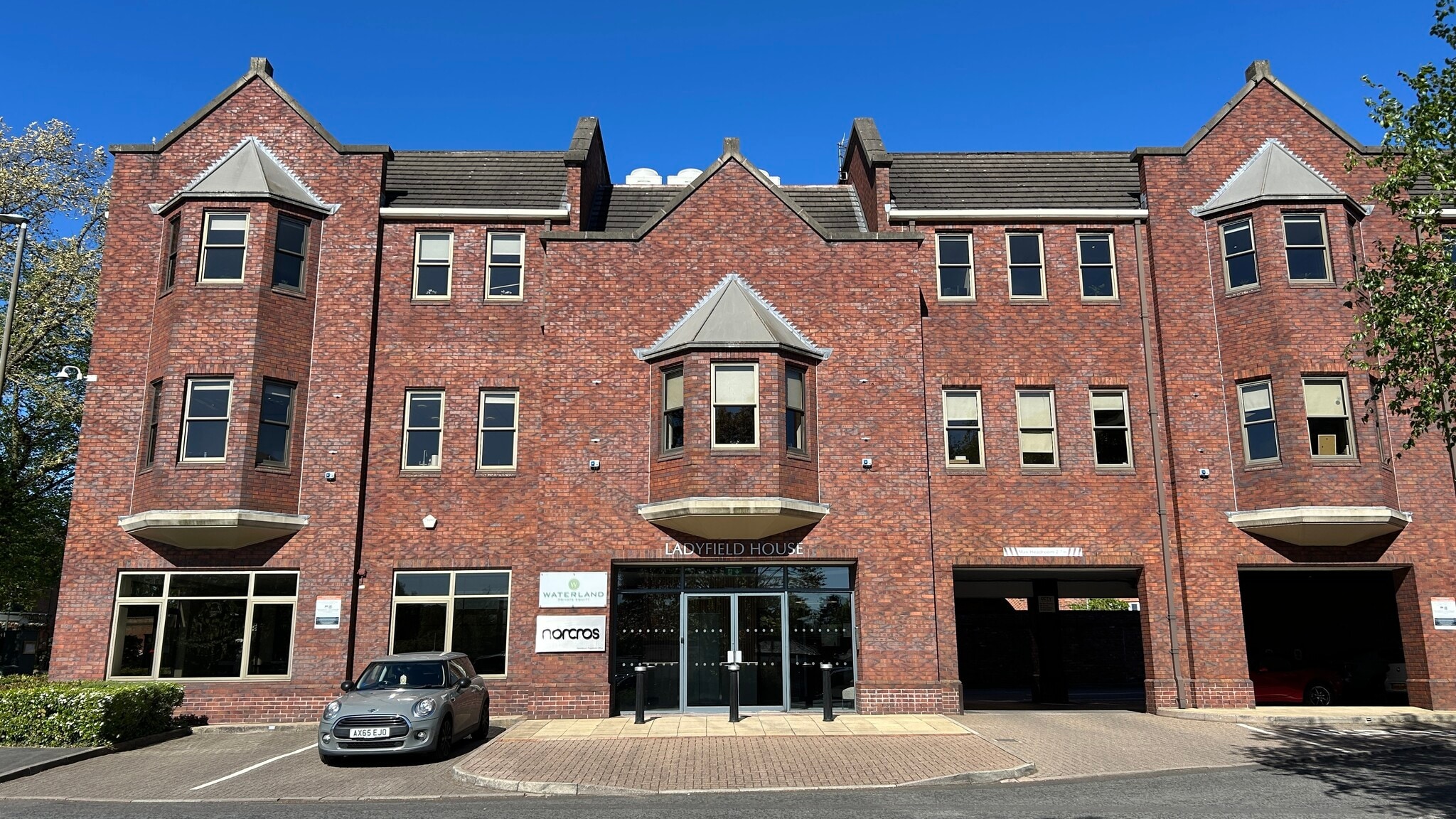 Station Rd, Wilmslow to rent Building Photo- Image 1 of 10