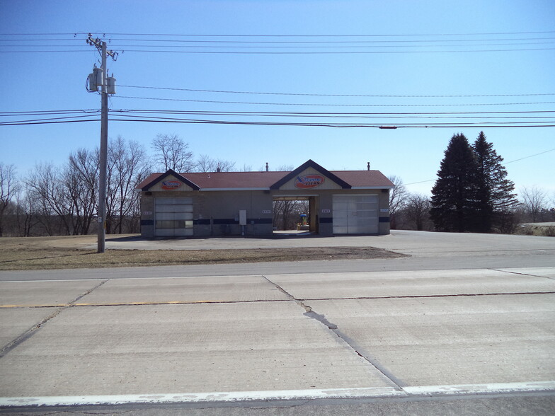 871 Dodge St, Mineral Point, WI for sale - Building Photo - Image 1 of 1