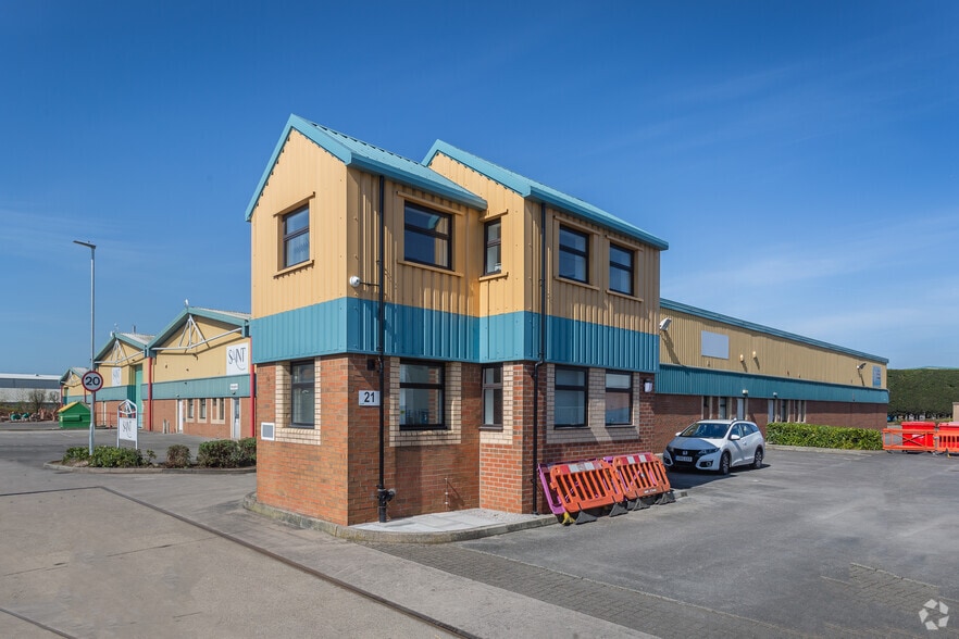Road One, Winsford to rent - Building Photo - Image 1 of 10