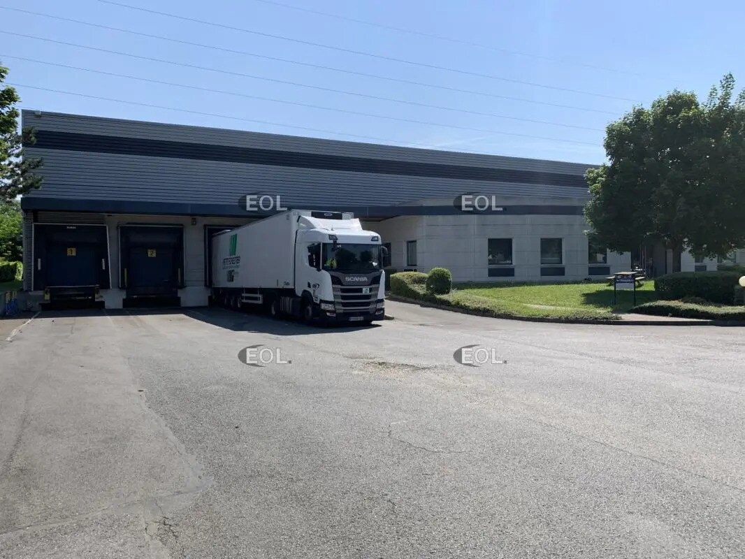 Light Industrial in Lisses to rent Primary Photo- Image 1 of 8