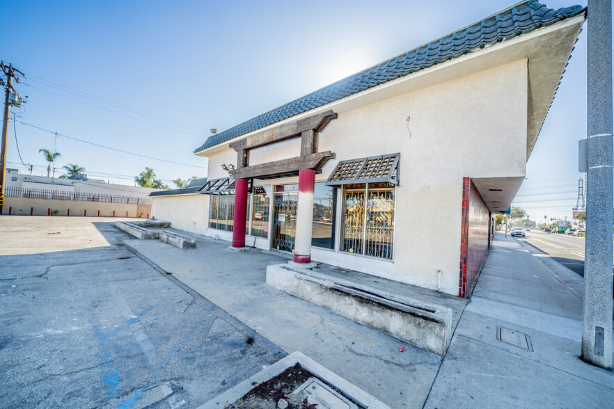 17800-17812 Bellflower Blvd, Bellflower, CA for rent - Building Photo - Image 2 of 19