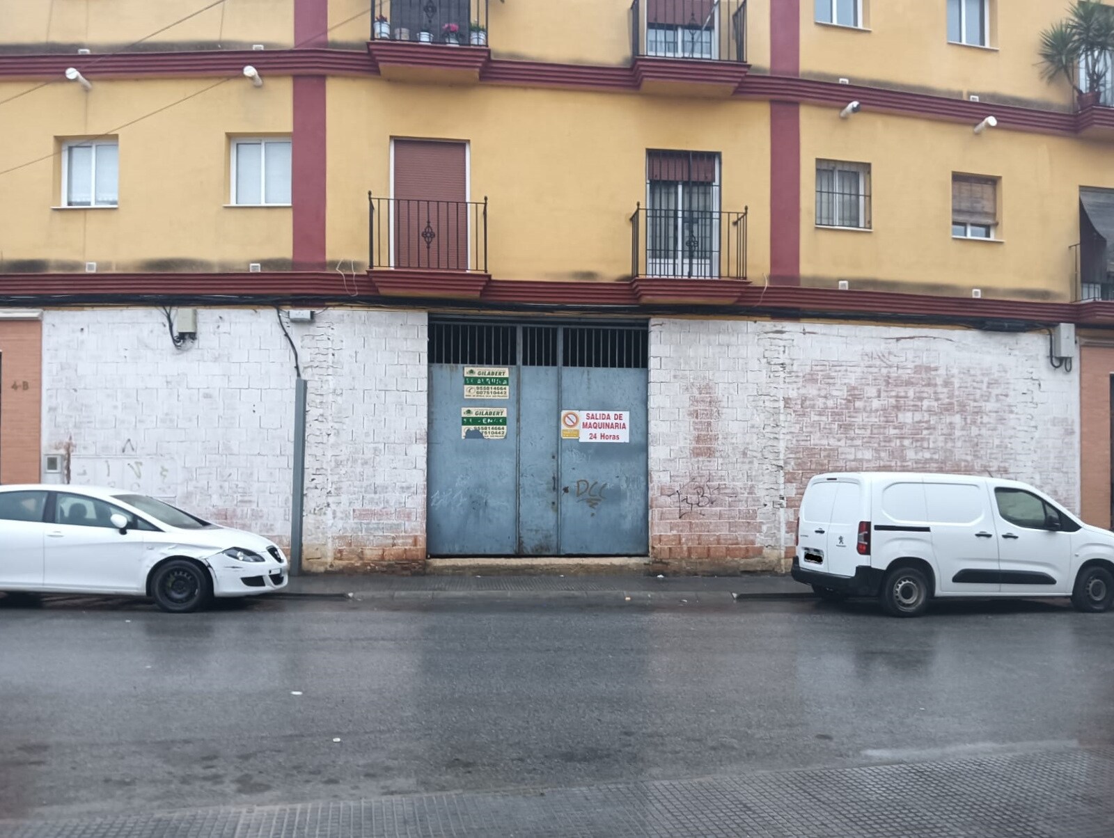 Calle de Federico Bustillo, Los Palacios y Villafranca, Sevilla for sale Primary Photo- Image 1 of 2