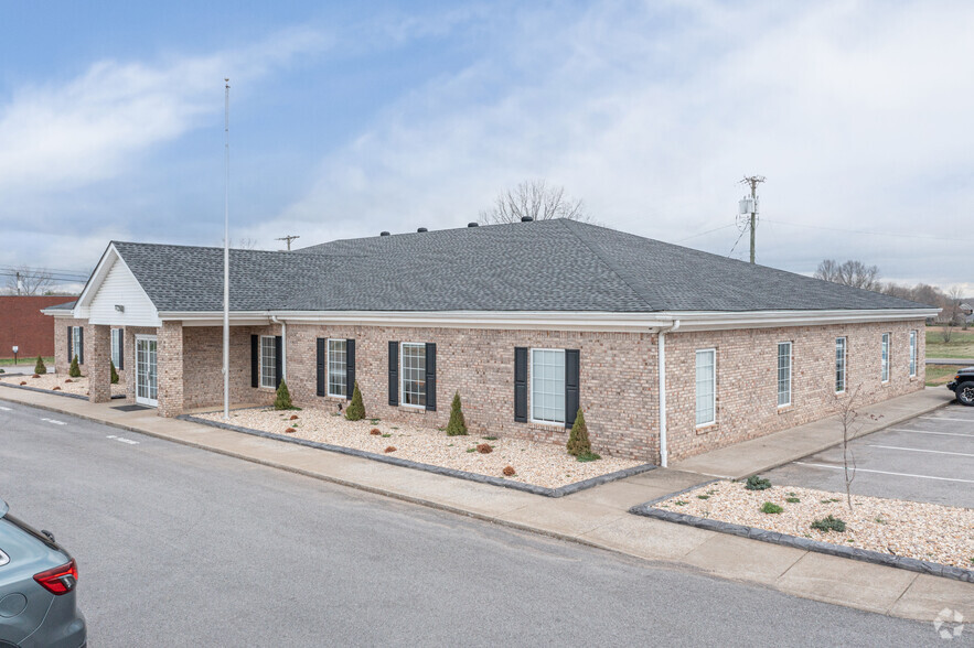 2543 Madison St, Clarksville, TN for rent - Building Photo - Image 2 of 5