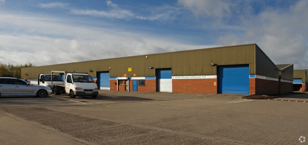 Bridgnorth Rd, Wombourne to rent - Primary Photo - Image 1 of 2