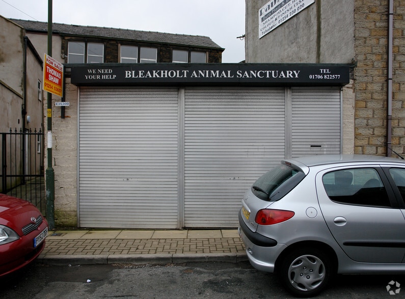 3 Cross St, Accrington to rent - Building Photo - Image 1 of 2