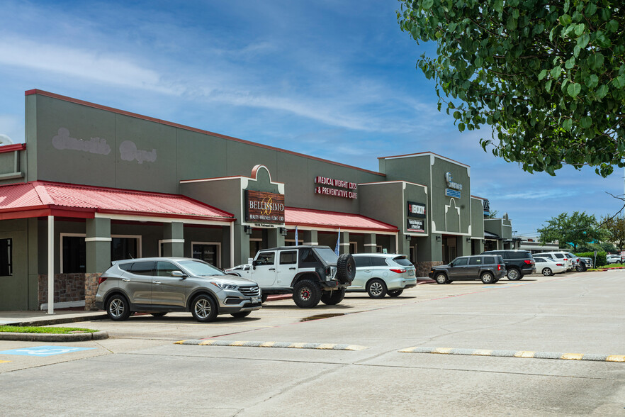 117-133 W Parkwood Ave, Friendswood, TX for sale - Building Photo - Image 1 of 1