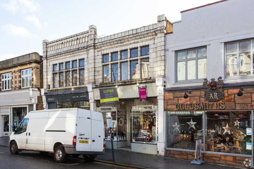 96 Broadway, Leigh On Sea for sale - Primary Photo - Image 1 of 1