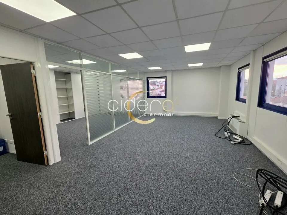 Location Bureaux 120 m² - Photo 1