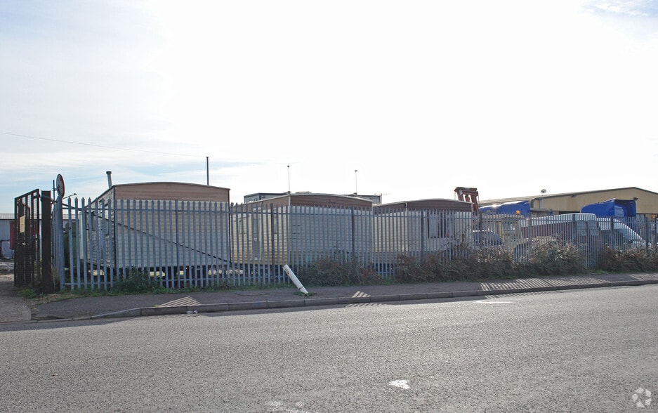 16 Marsh Way, Rainham for sale - Primary Photo - Image 1 of 1