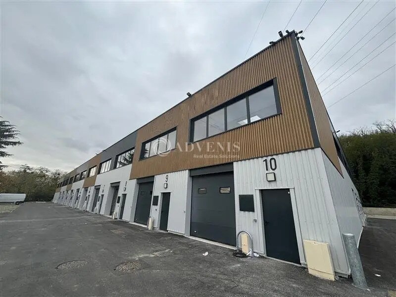 Light Industrial in Neuilly-Plaisance to rent Building Photo- Image 1 of 7
