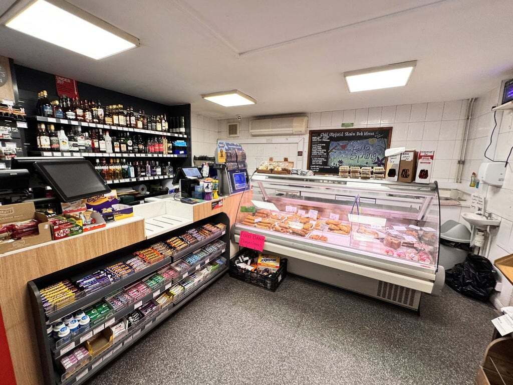 The Cross, Blandford Forum to rent Interior Photo- Image 1 of 6