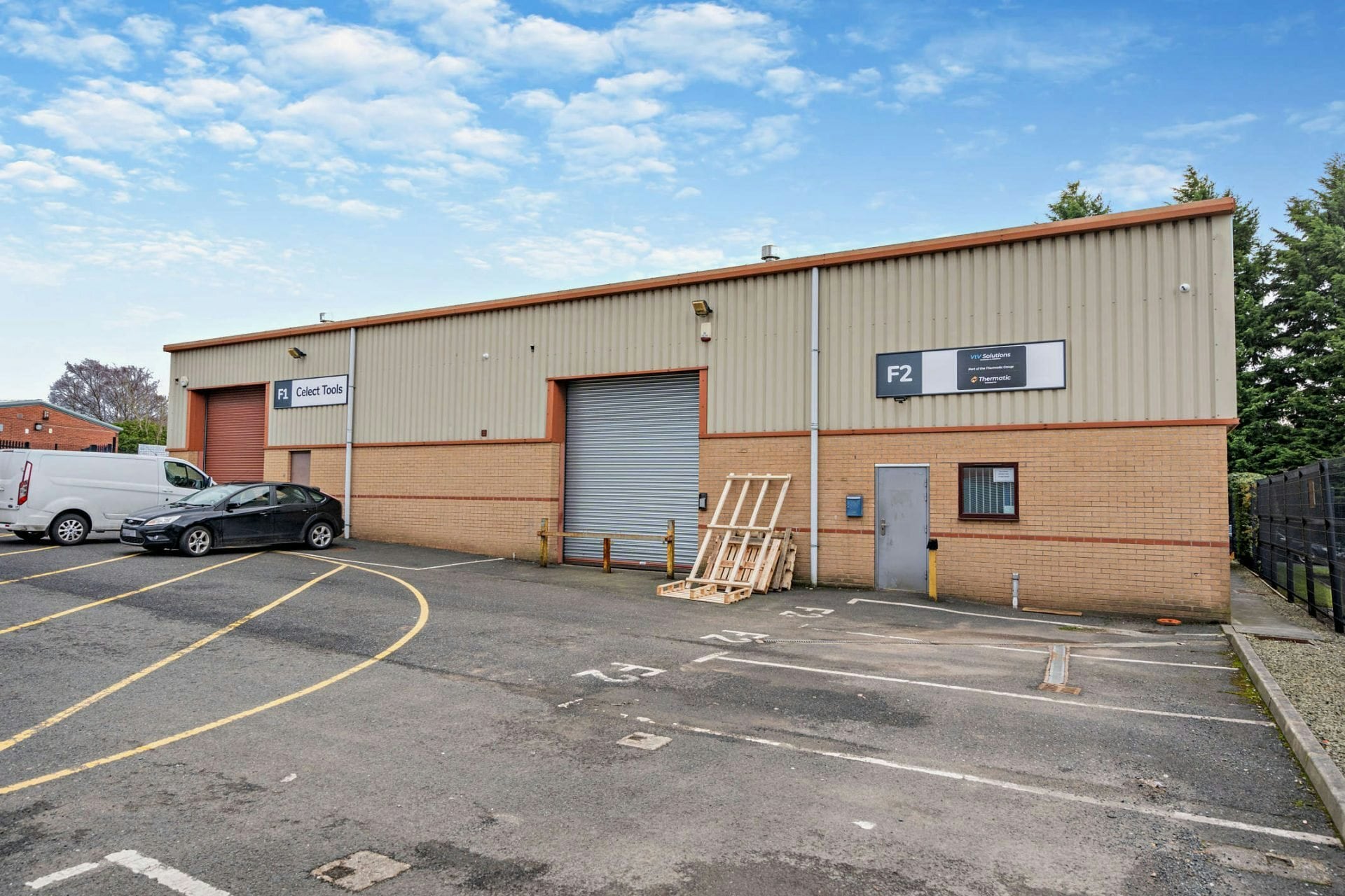 Hanson Clos, Manchester to rent Building Photo- Image 1 of 3